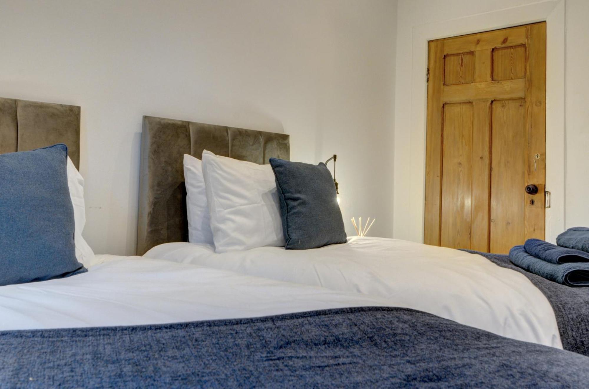 The Old Vicarage - Secure Parking, Fast Wifi, Garden Villa Leeds  Kültér fotó