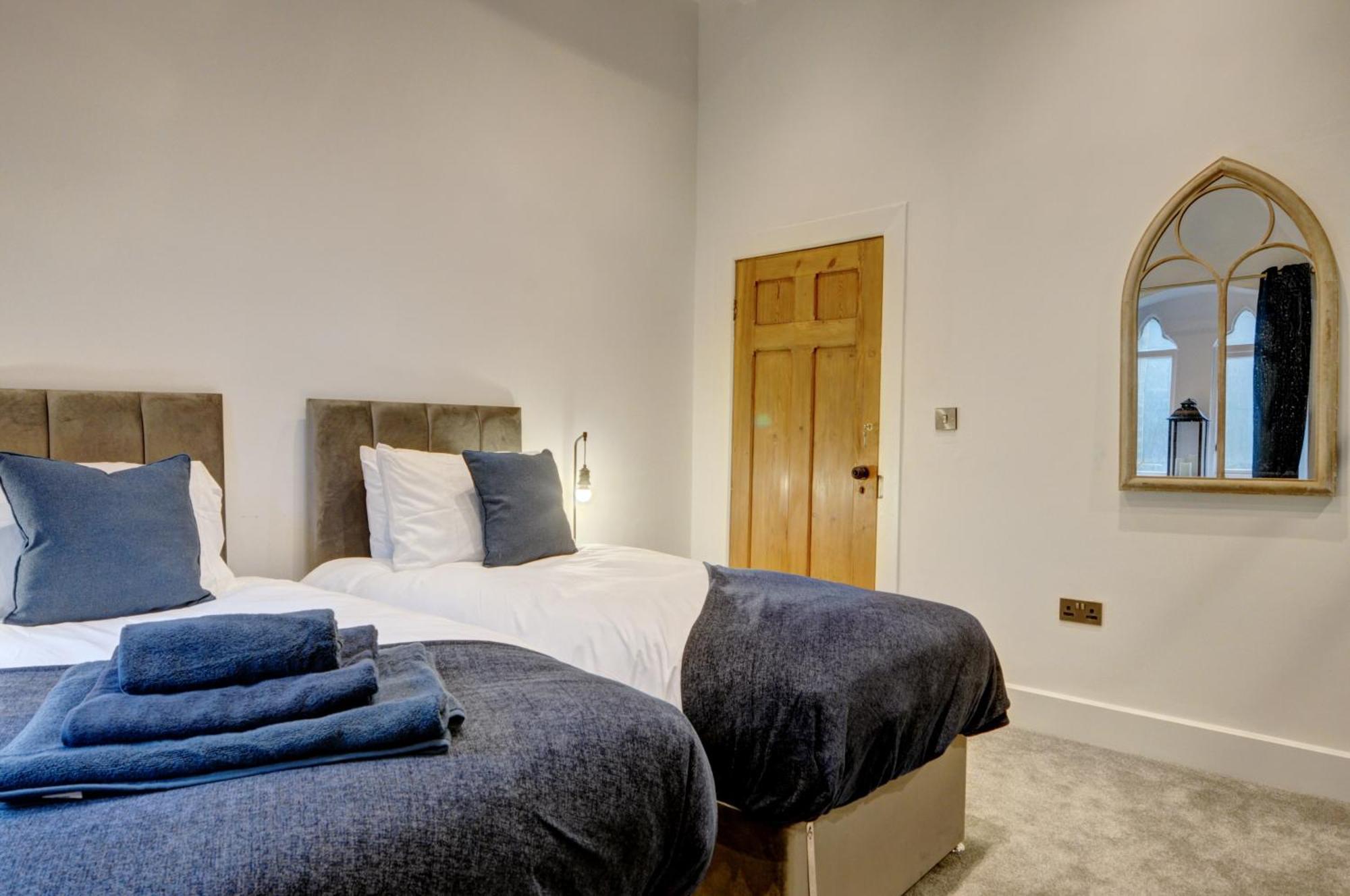 The Old Vicarage - Secure Parking, Fast Wifi, Garden Villa Leeds  Kültér fotó